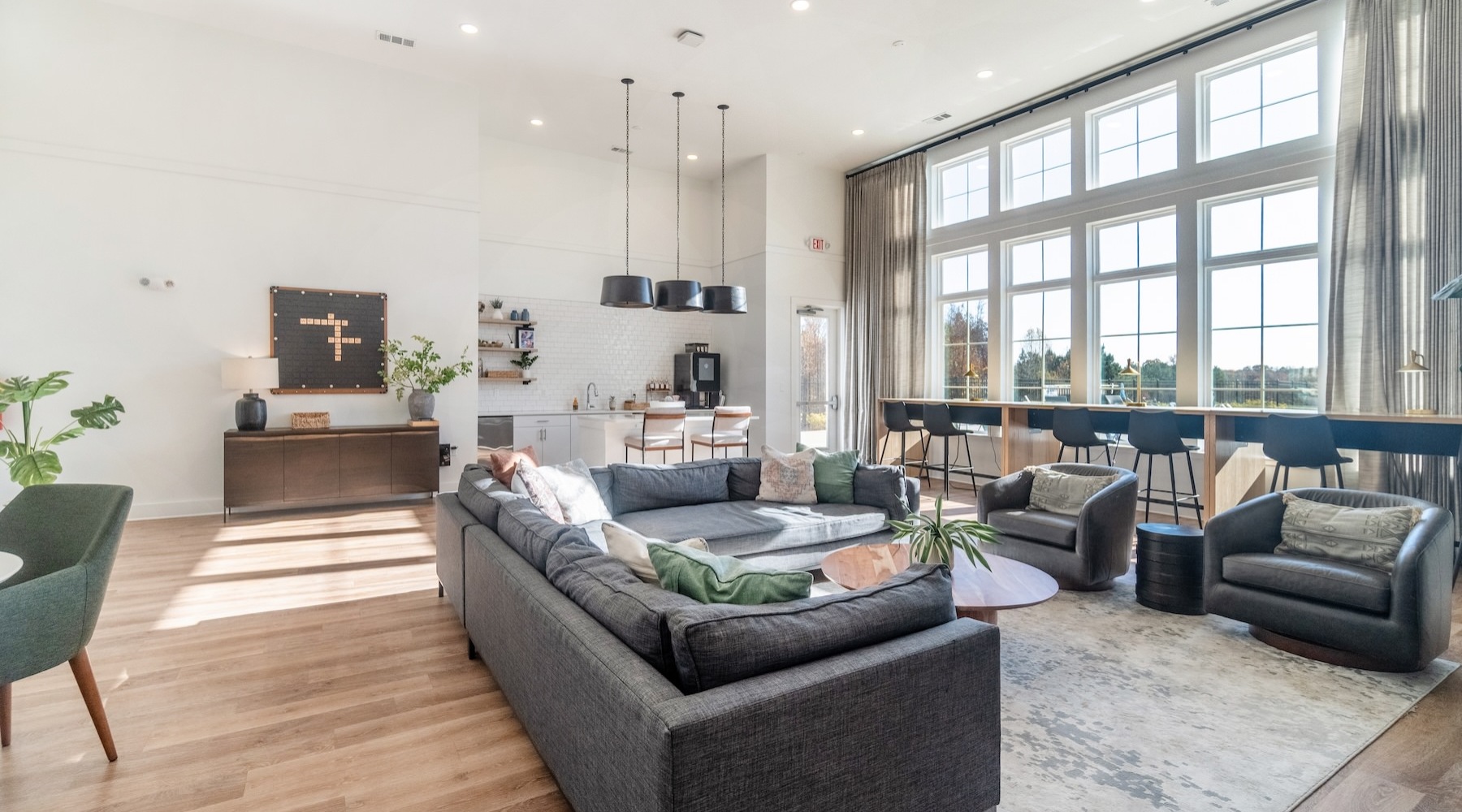 Beautiful clubroom with lounge seating and ample lighting